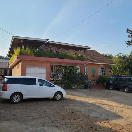 Grassroots Cafe & Deli Bed and Breakfast Masaka Εξωτερικό φωτογραφία