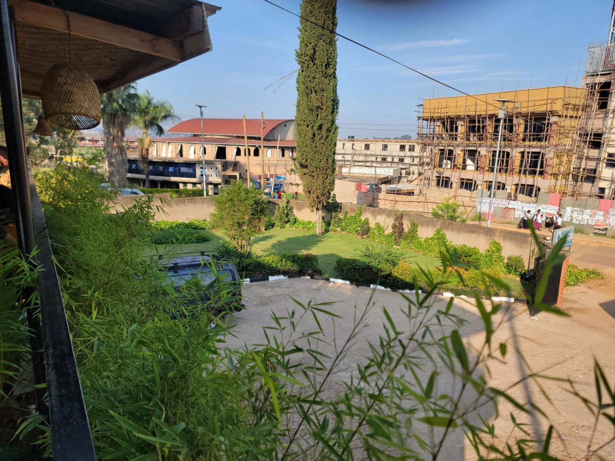 Grassroots Cafe & Deli Bed and Breakfast Masaka Εξωτερικό φωτογραφία