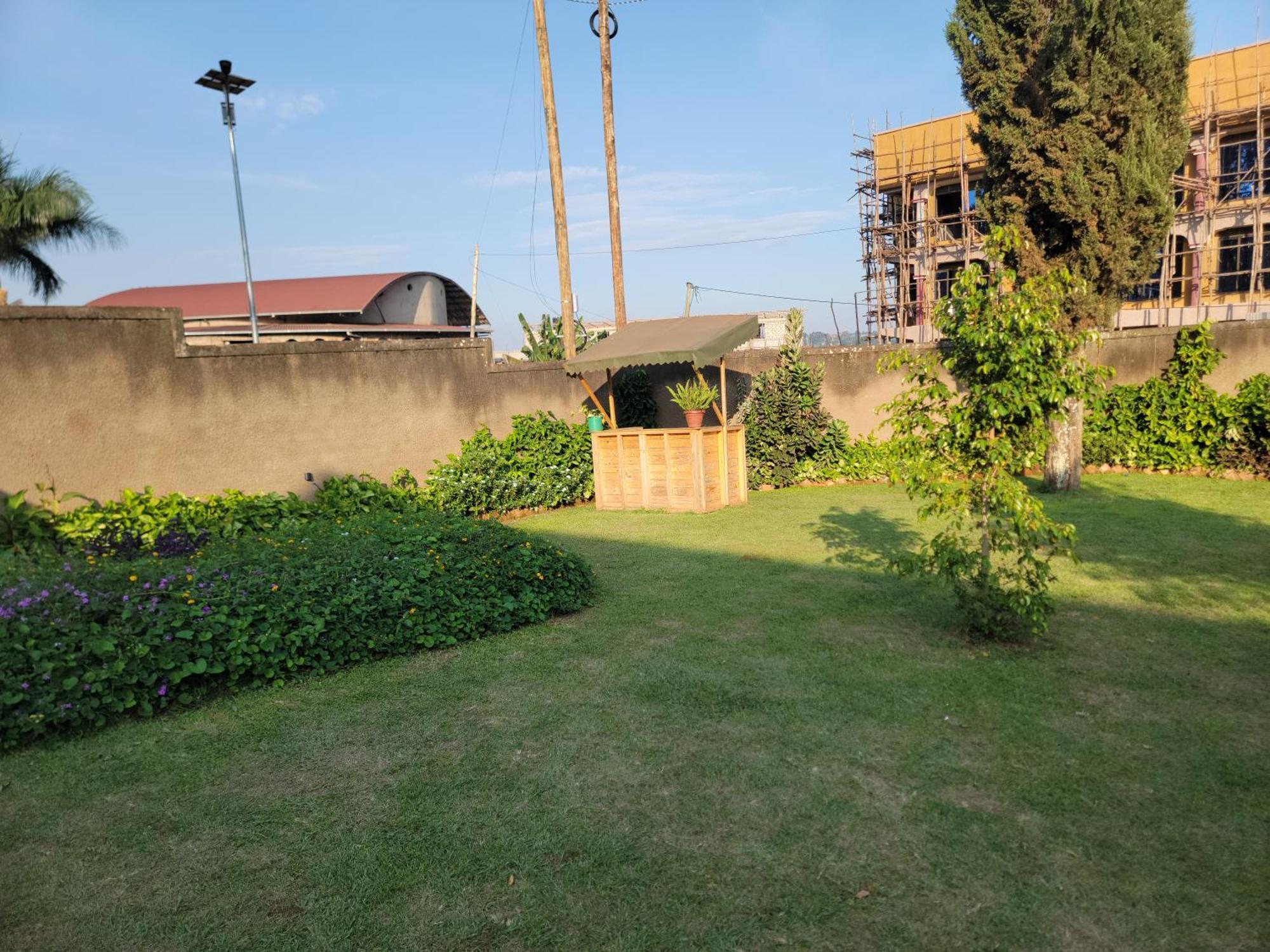 Grassroots Cafe & Deli Bed and Breakfast Masaka Εξωτερικό φωτογραφία